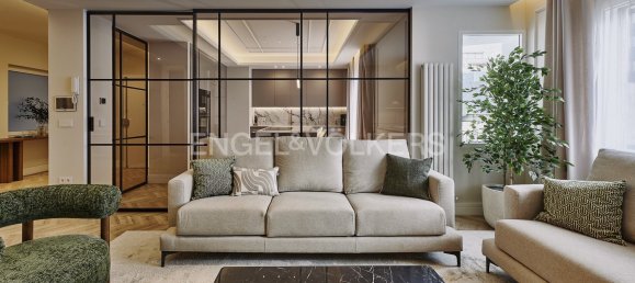 Apartamento de 3 dormitorios en Madrid, Spain No. 126375 2