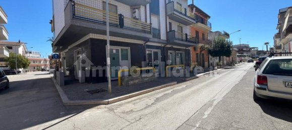 5 rooms Commercial property in Stornara, Italy No. 329981 2