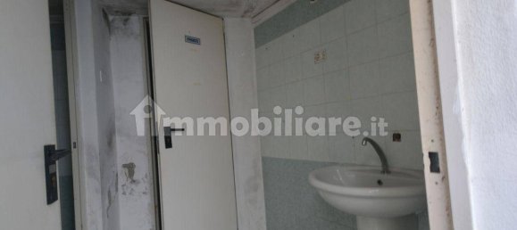 3 rooms Commercial property in Lucca, Italy No. 149031 11