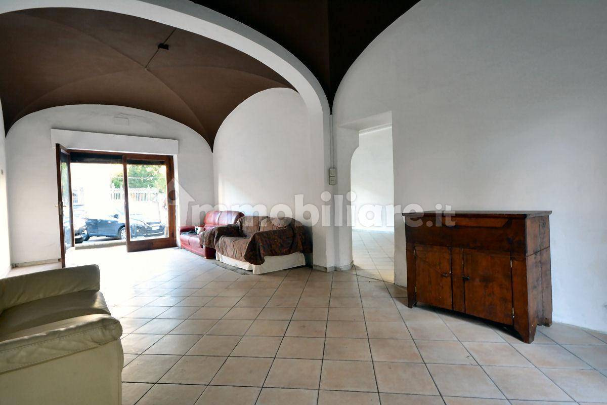 3 rooms Commercial property in Lucca, Italy No. 149031