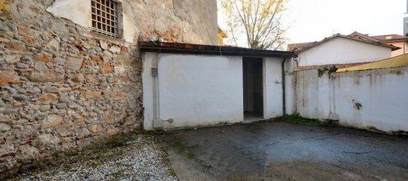 3 rooms Commercial property in Lucca, Italy No. 149031 10