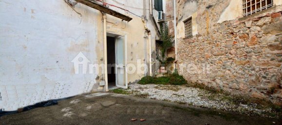 3 rooms Commercial property in Lucca, Italy No. 149031 12