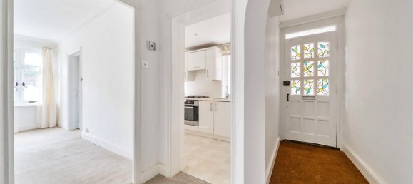 2 bedrooms Apartment in London, United Kingdom No. 5379 4