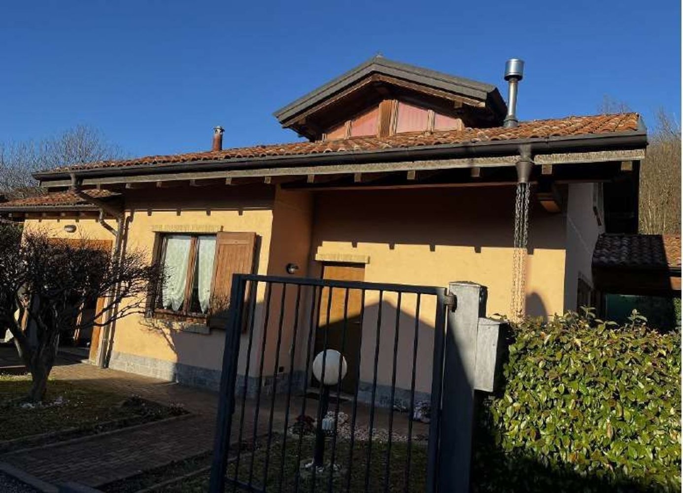 6 rooms Villa in Besozzo, Italy No. 263490