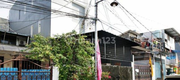 24 bedrooms House in Grogol Petamburan, Indonesia No. 1416 17