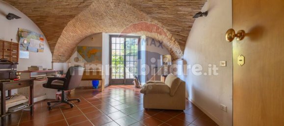 Квартира с 4 спальнями в Кьети, Италия № 300450 3