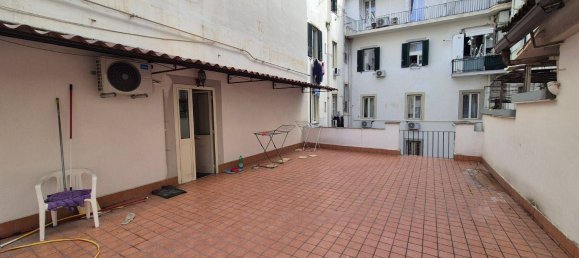 4 bedrooms Apartment in Naples, Italy No. 320409 26