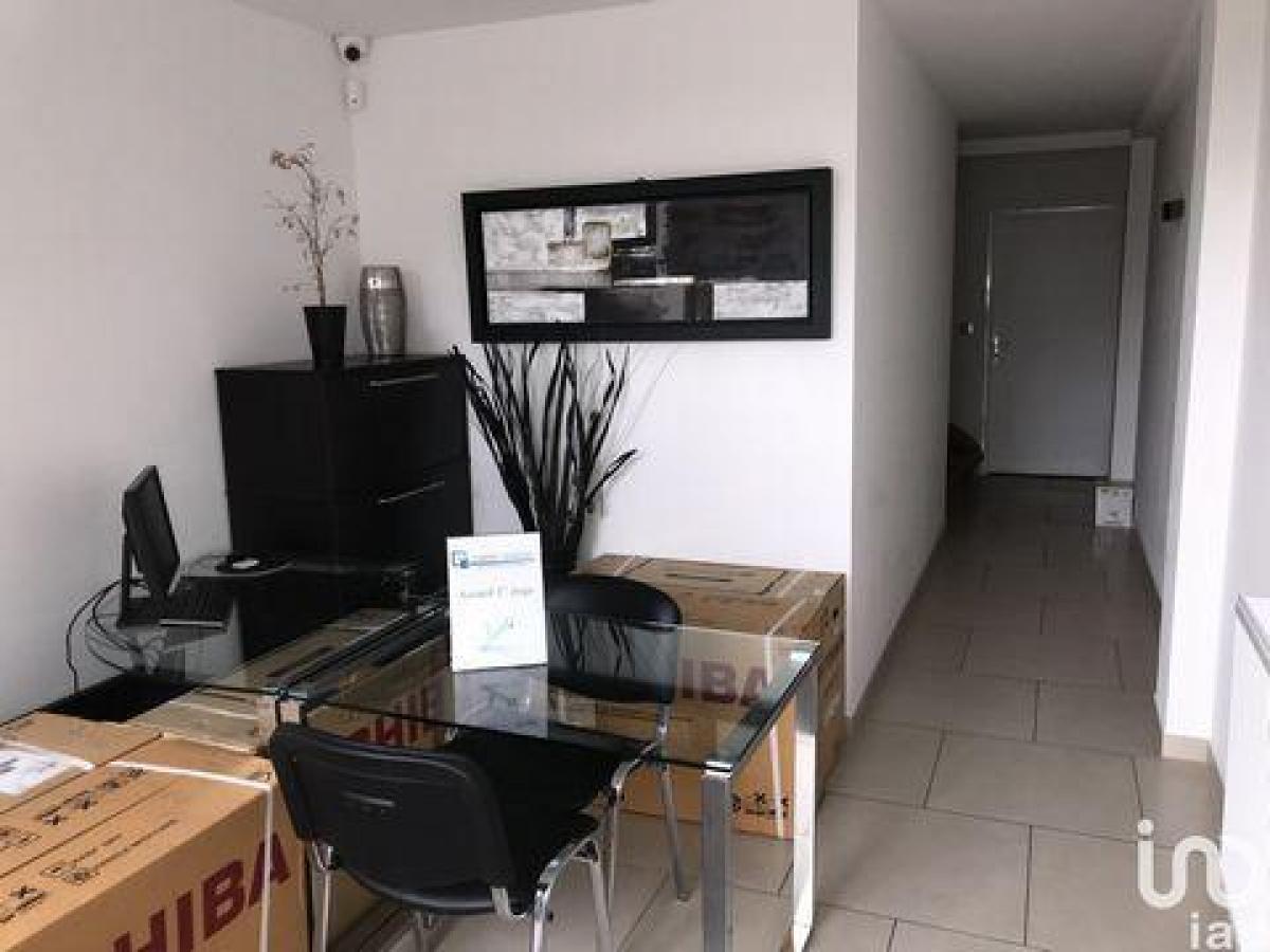  مكتب في Coulommiers, France 286متر مربع رقم 21074