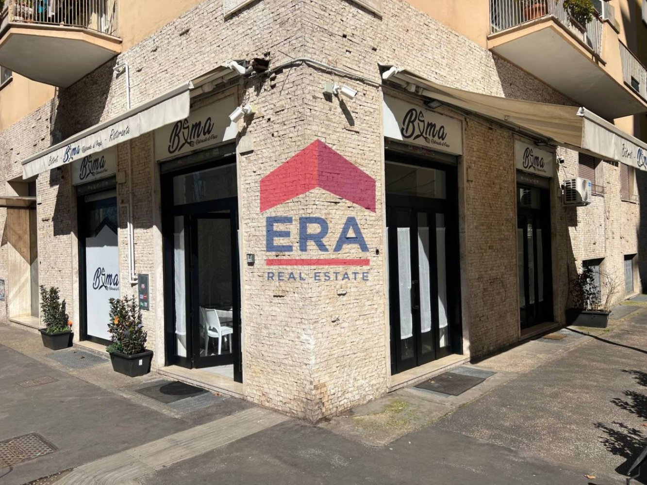 2 rooms Commercial property in Rome, Italy No. 218989