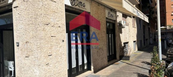 2 rooms Commercial property in Rome, Italy No. 218989 3