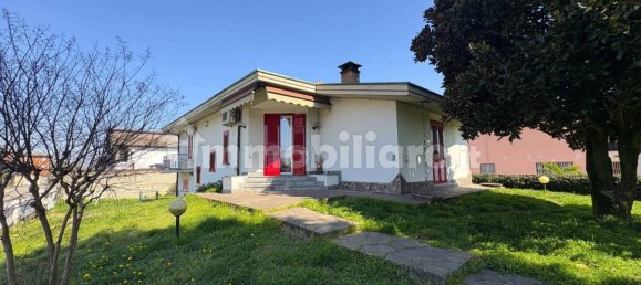 2 bedrooms Villa in Sannazzaro de' Burgondi, Italy No. 18961 3