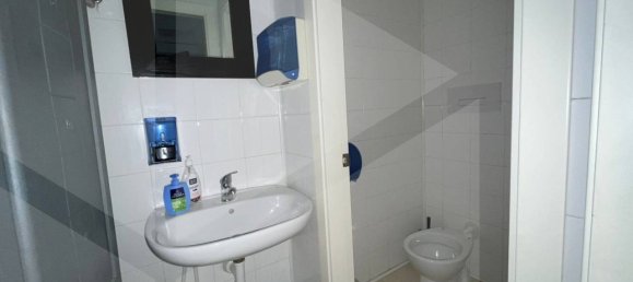 5غرفة عقار تجاري في Molfetta, Italy رقم 24774 38