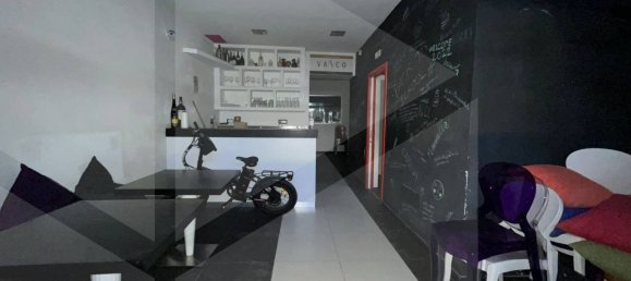 5غرفة عقار تجاري في Molfetta, Italy رقم 24774 54