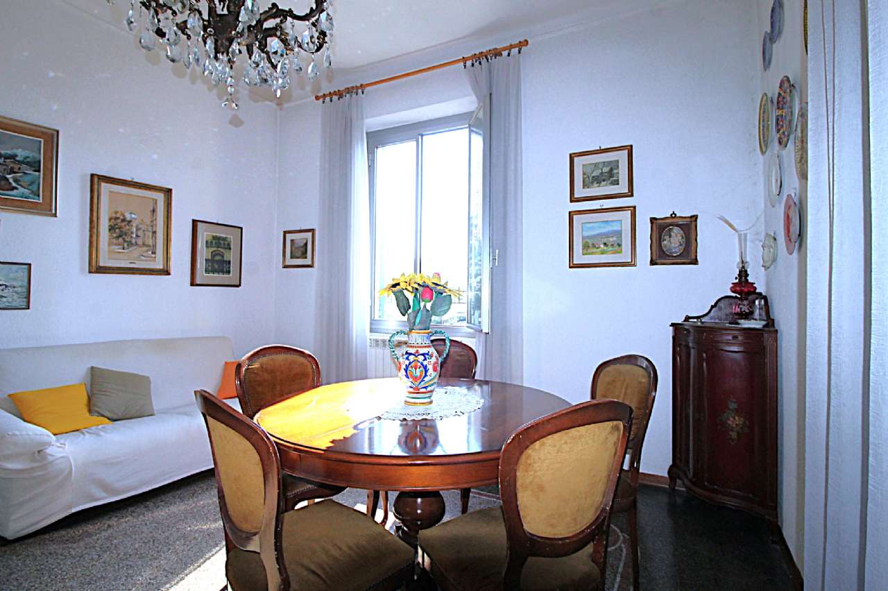 Квартира с 4 комнатами в Генуя, Италия № 386421