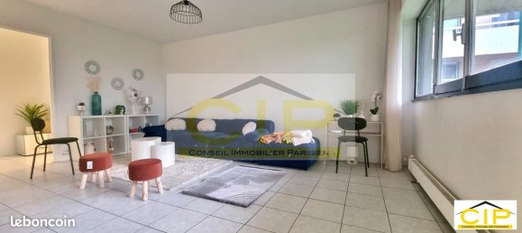 2 bedrooms Apartment in Paris, France No. 170374 3