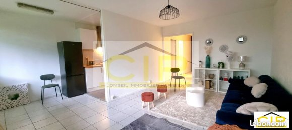 2 bedrooms Apartment in Paris, France No. 170374 2