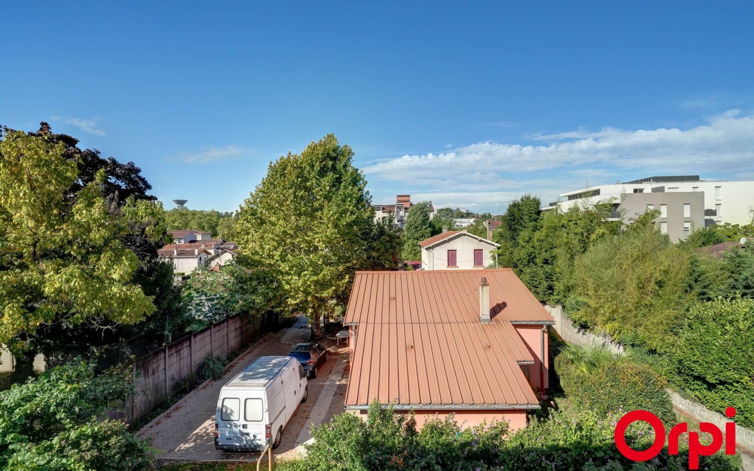 4-salle Appartement à Vénissieux, France No. 337637