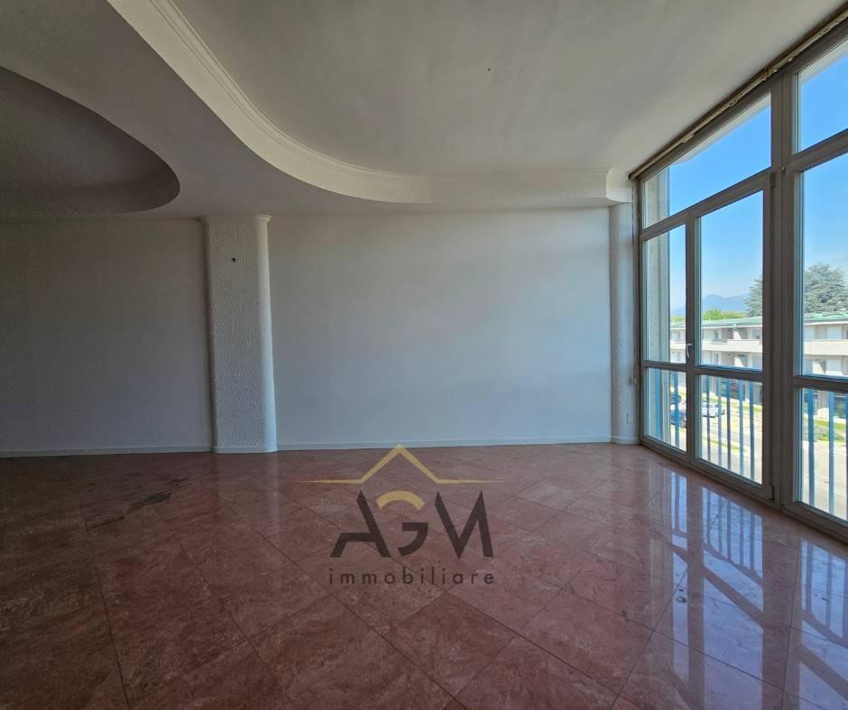 Квартира с 3 комнатами в Моццо, Италия № 25496