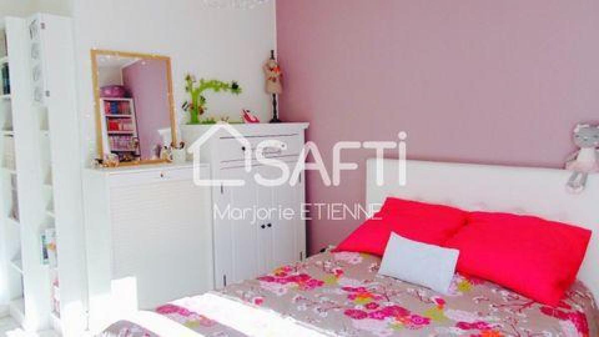 Estudio en Brignoles, France No. 12684