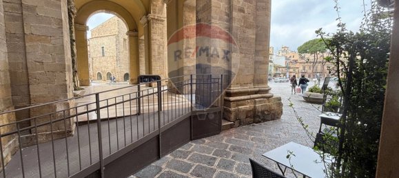 27m² Commercial property in Lanciano, Italy No. 41869 11