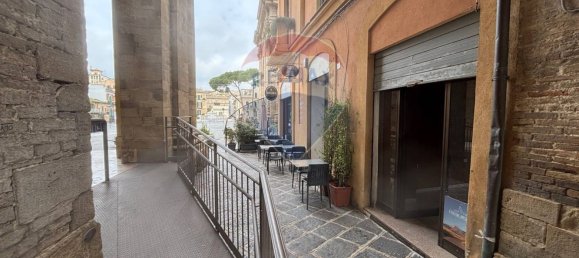 27m² Commercial property in Lanciano, Italy No. 41869 3