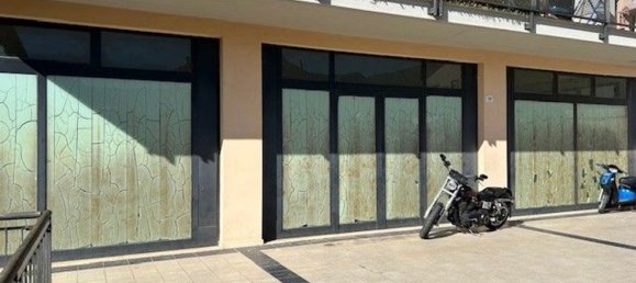 340m² Commercial property in Terni, Italy No. 313980 3