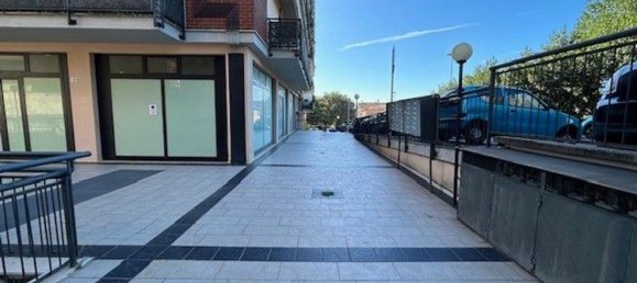 340m² Commercial property in Terni, Italy No. 313980 14