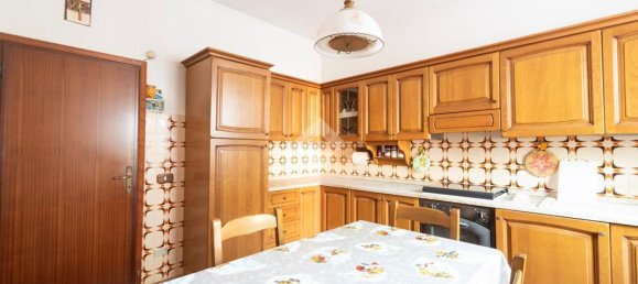 4 bedrooms Apartment in Carpi, Italy No. 358341 6
