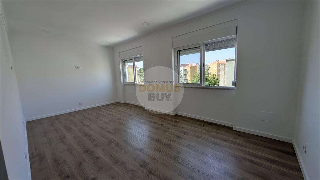2 bedrooms Apartment in Barreiro, Portugal No. 279899
