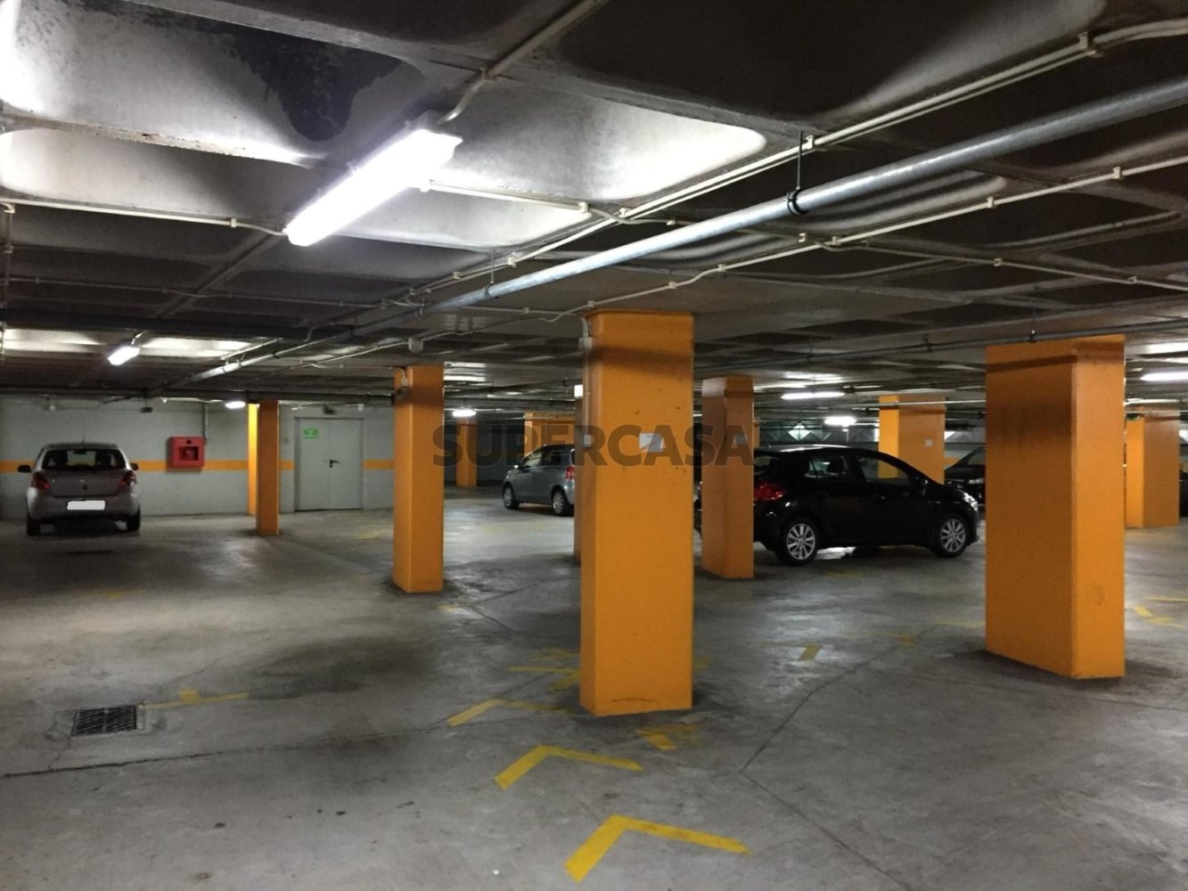 262m² Parking in Santa Cruz, Portugal No. 255185