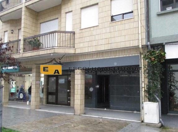 Propriété commerciale à Pacos de Ferreira, Portugal 221m² No. 246242