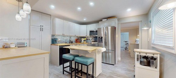 4 dormitorios villa en venta en Miami, Miami-Dade, Florida, USA № 614160 10