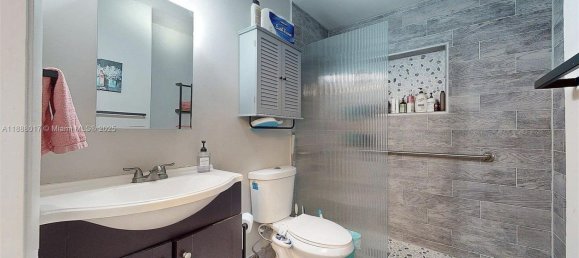 4 dormitorios villa en venta en Miami, Miami-Dade, Florida, USA № 614160 16