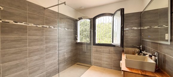 Villa de 5 dormitorios en Lorgues, France No. 332988 13