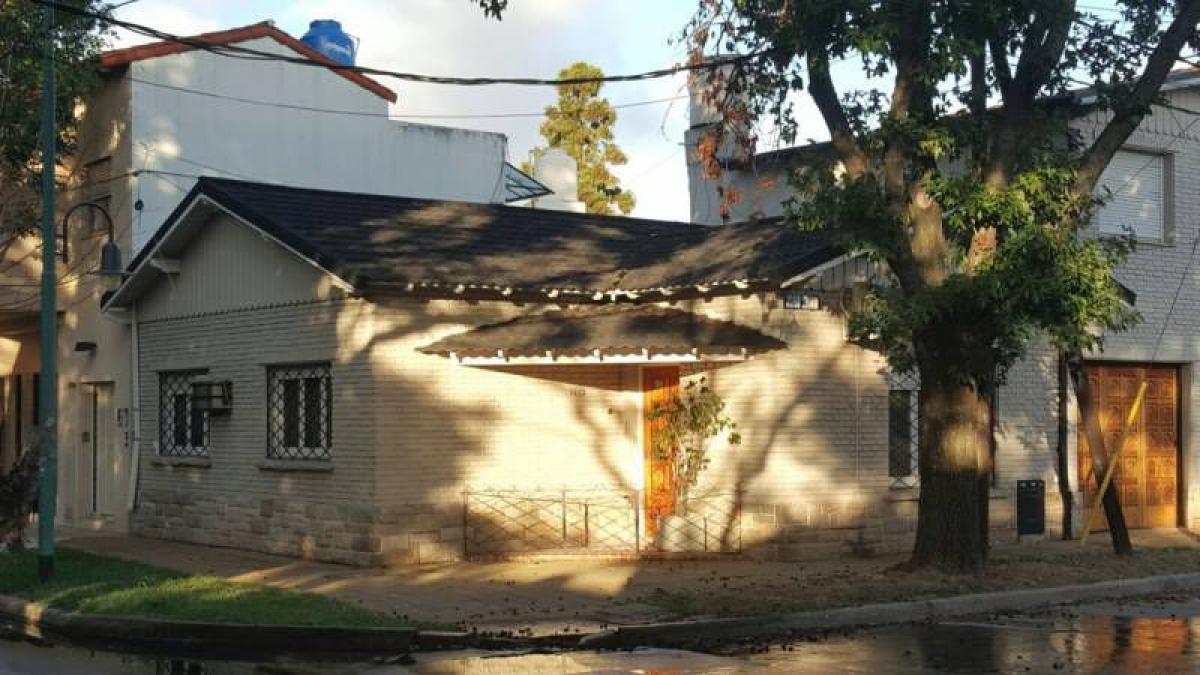 Casa de 3 dormitorios en Vicente López, Argentina No. 16792