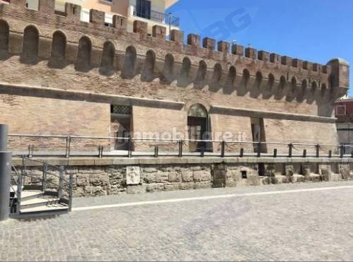 Propriété commerciale à Civitavecchia, Italy 472m² No. 202081