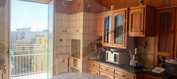 4-salle Appartement à Giovinazzo, Italy No. 28432 10