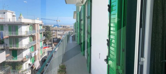 4-salle Appartement à Giovinazzo, Italy No. 28432 4