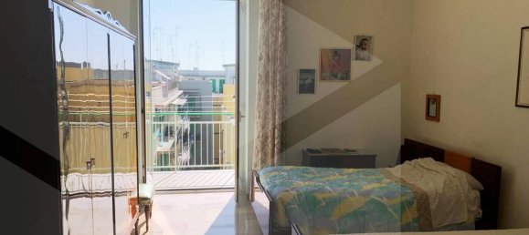 4-salle Appartement à Giovinazzo, Italy No. 28432 2