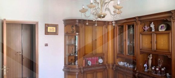 4-salle Appartement à Giovinazzo, Italy No. 28432 5