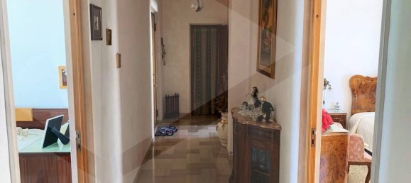 4-salle Appartement à Giovinazzo, Italy No. 28432 6