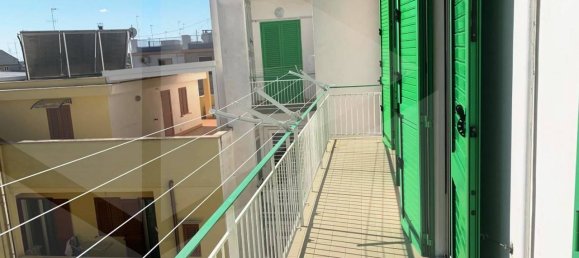 4-salle Appartement à Giovinazzo, Italy No. 28432 13