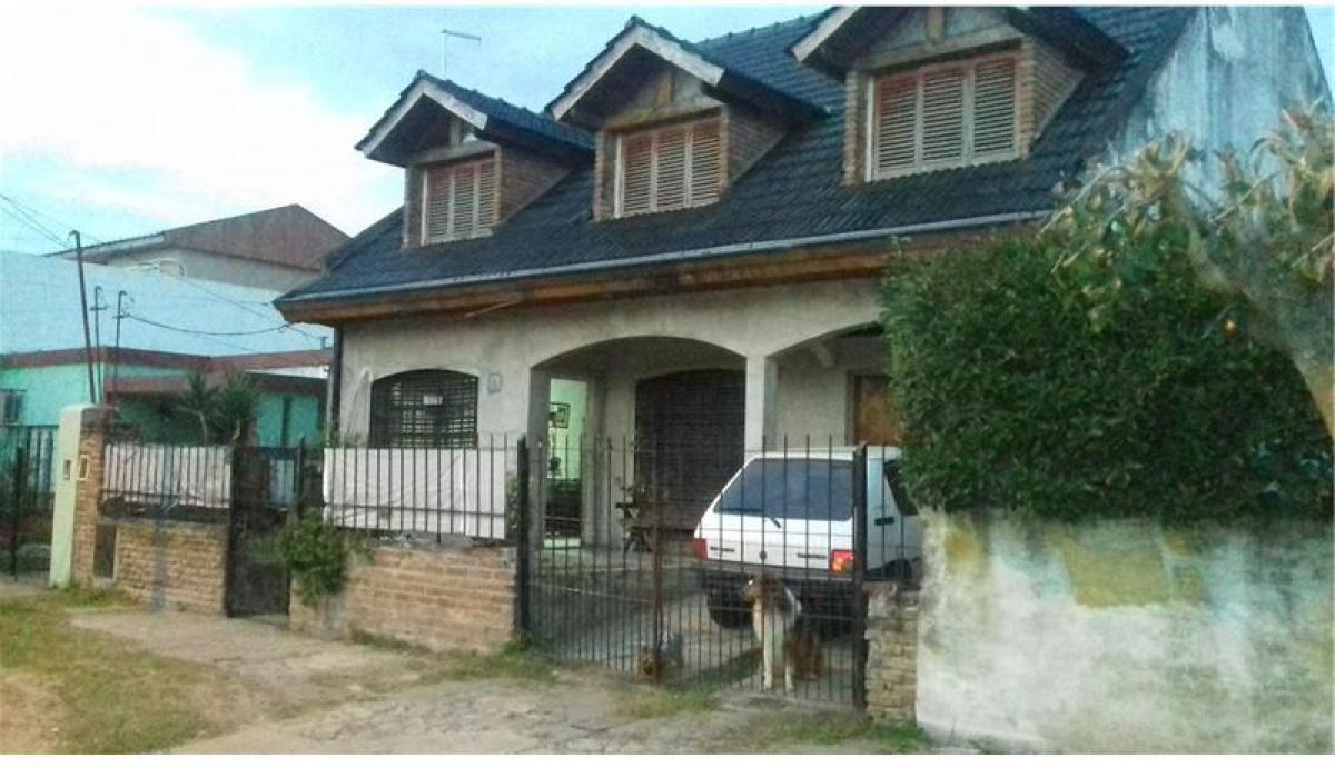 3 bedrooms House in Hurlingham, Argentina No. 12233