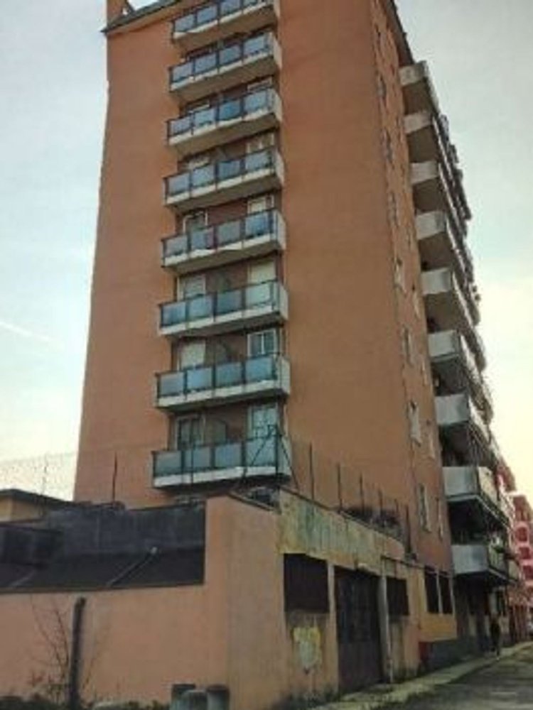 Propriété commerciale à Peschiera Borromeo, Italy 169m² No. 274307