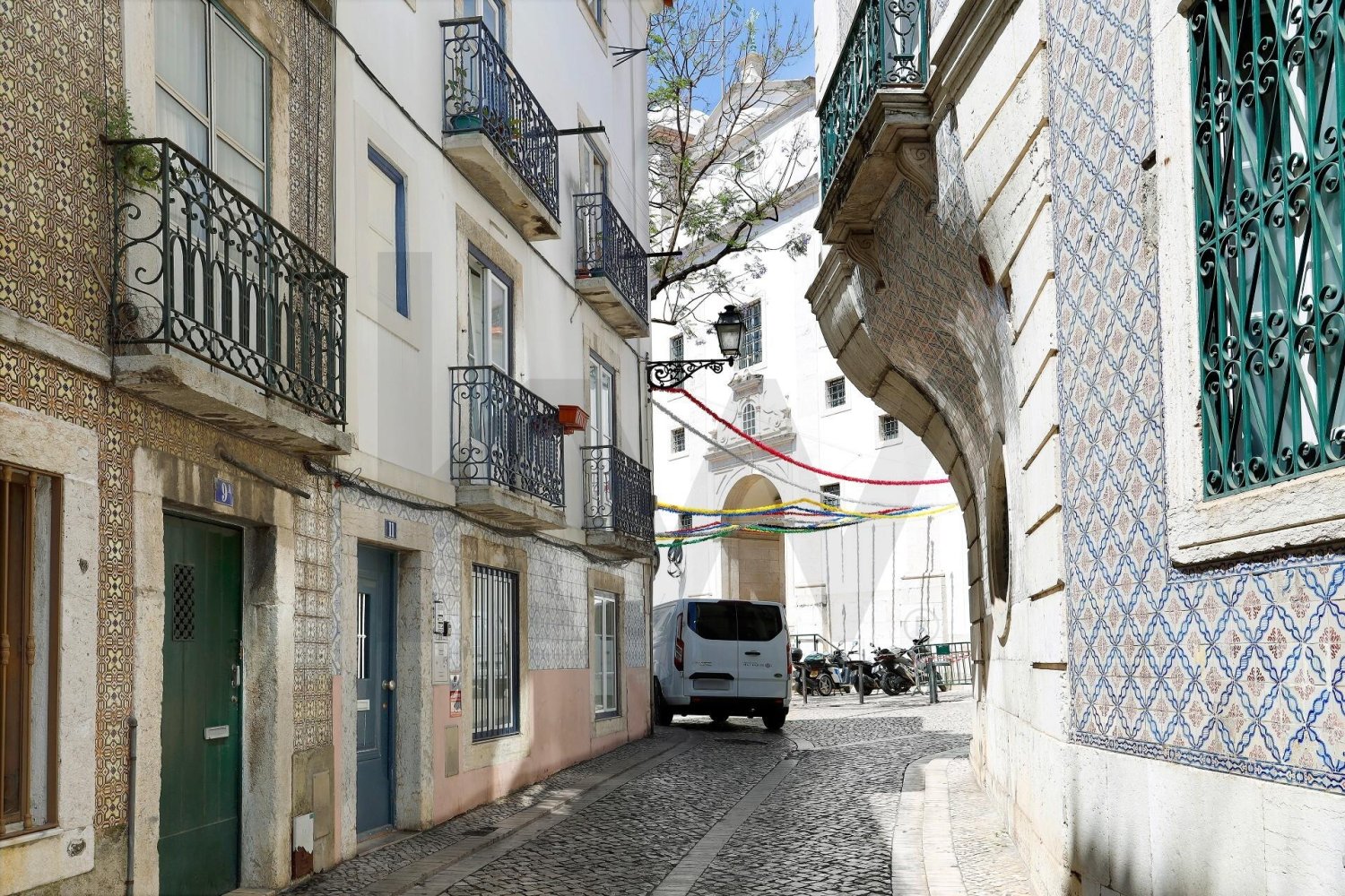 3 bedrooms Apartment in Lisbon, Portugal No. 190231