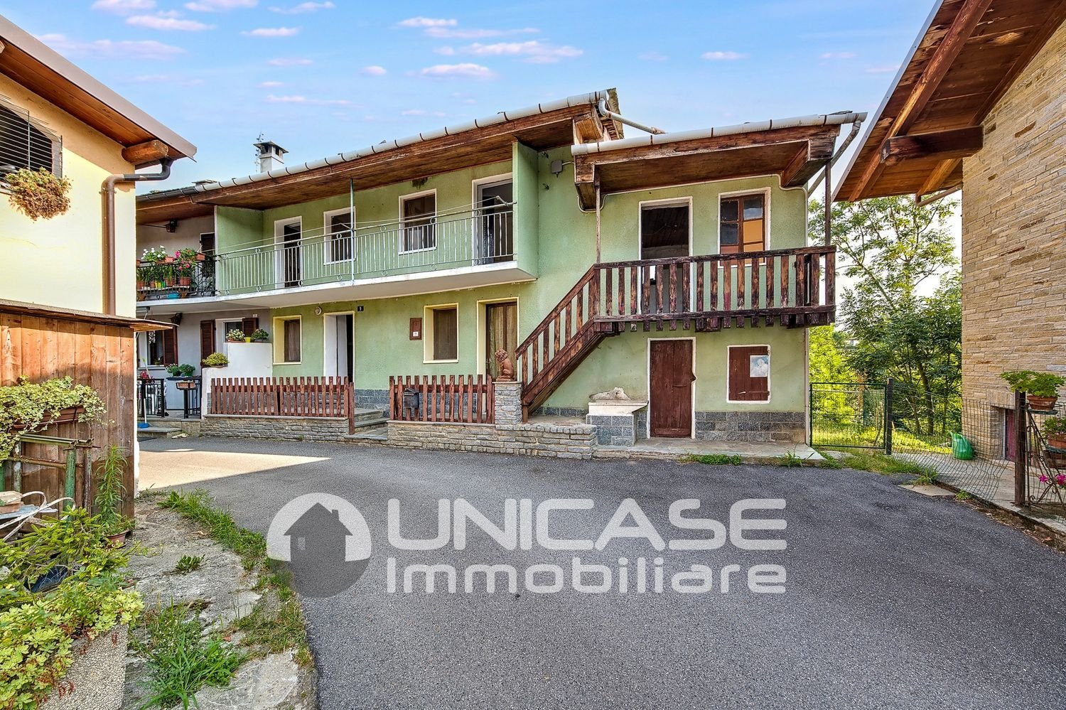 6 rooms House in Bagnolo Piemonte, Italy No. 273781