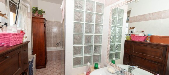 4 bedrooms Apartment in Rome, Italy No. 355949 22