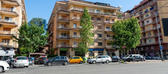 4 bedrooms Apartment in Rome, Italy No. 355949 42