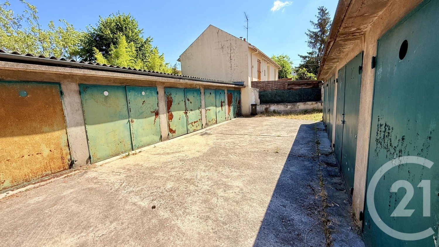 363m² Parking in Villemomble, France No. 279834