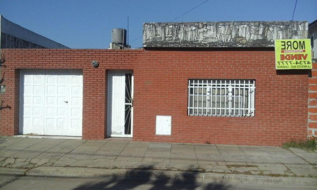 Casa de 2 dormitorios en Morón, Argentina No. 52285